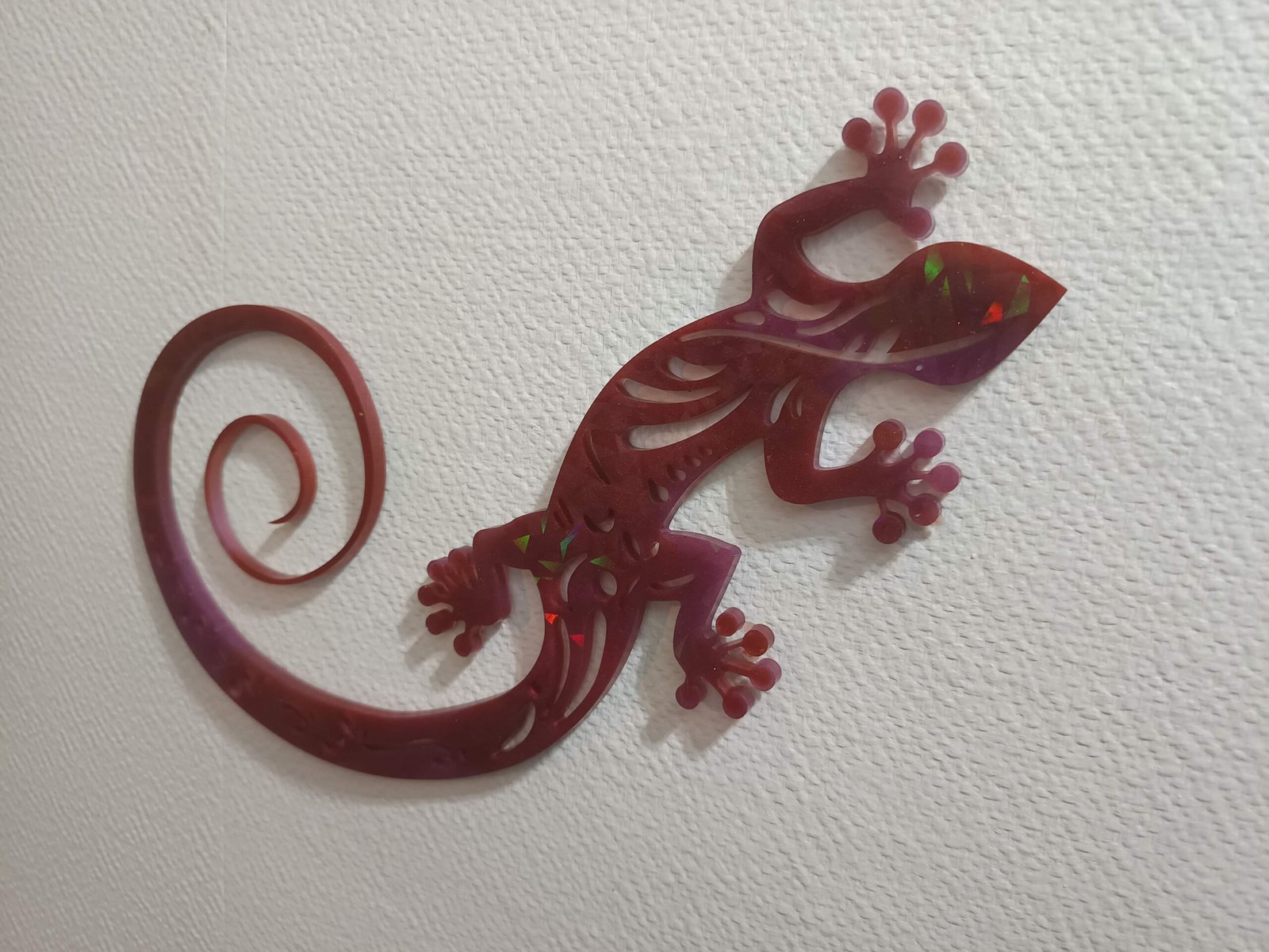 Grande salamandre 30cm pourpre holographique – Image 3