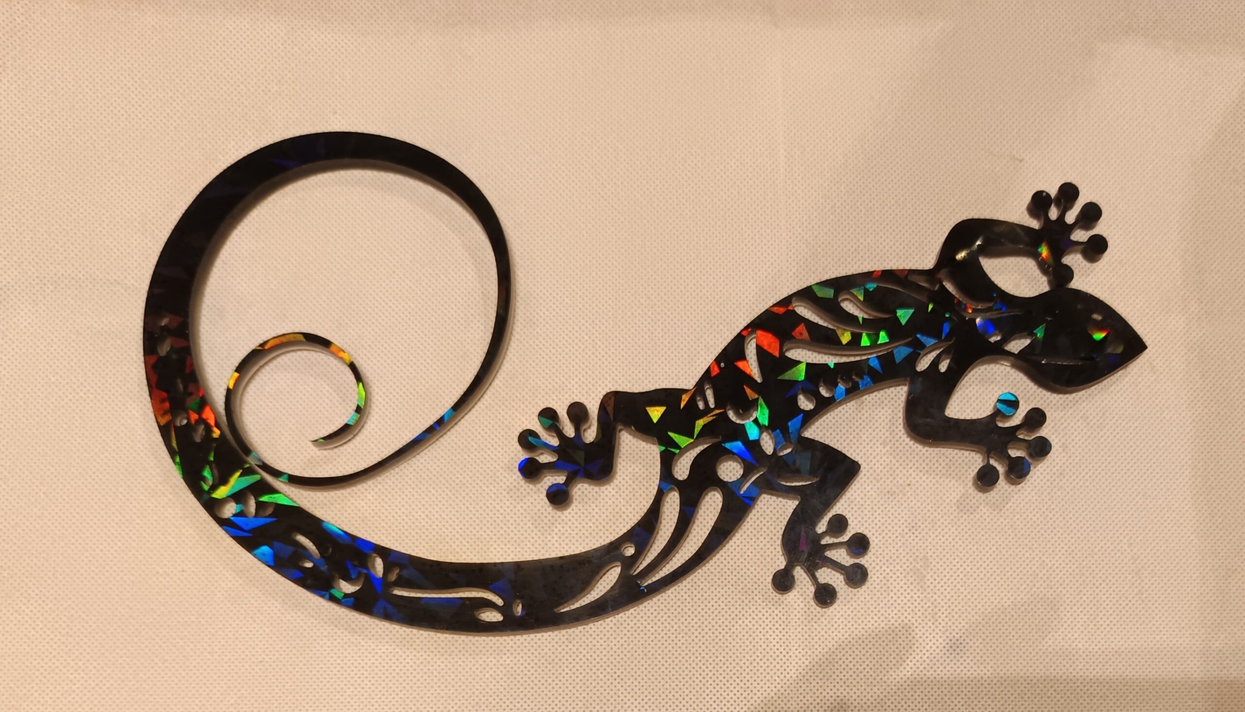 Salamandre murale noire holographique – Image 2