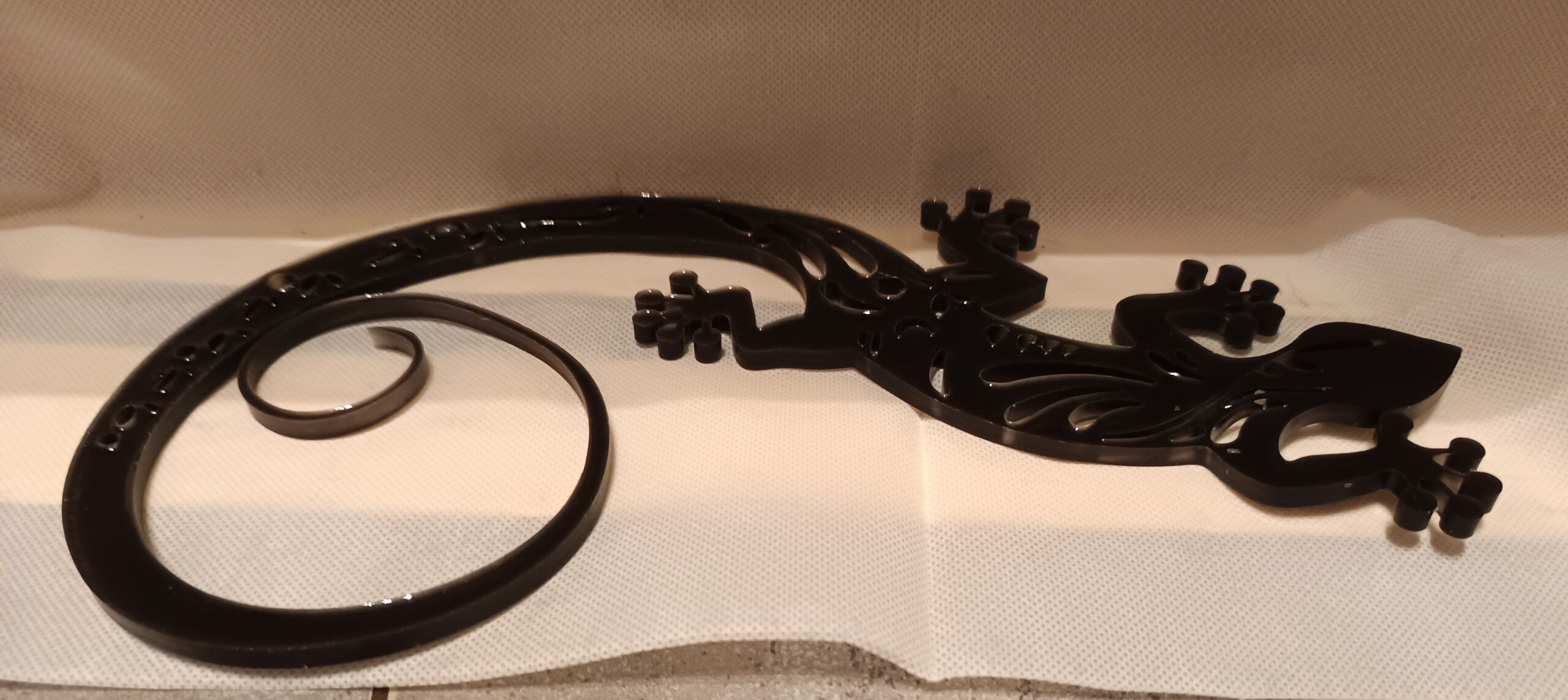 Salamandre murale noire holographique – Image 4